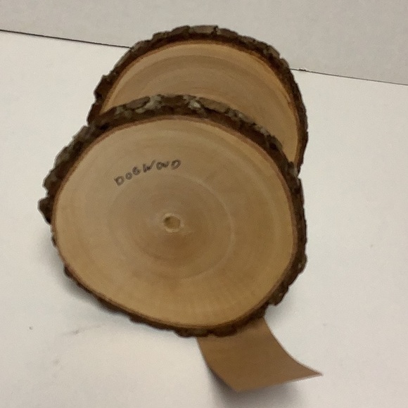 Hand carved mushroom Dogwood live edge - Picture 2 of 4